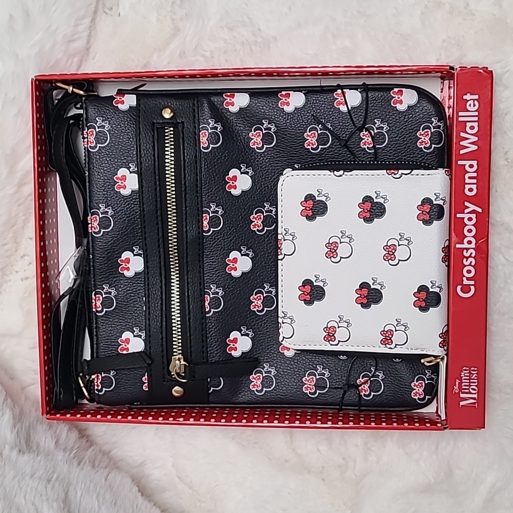 Disney Minnie Mouse Crossbody and Wallet Gift Set New In Box
